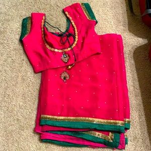 Gorgeous pink saree with crystal work!!!🥻🥻🥻